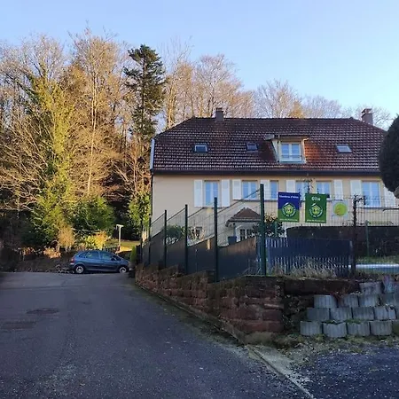 Alojamento de Acomodação e Pequeno-almoço Aux 2 Lacs D'hotes 3*